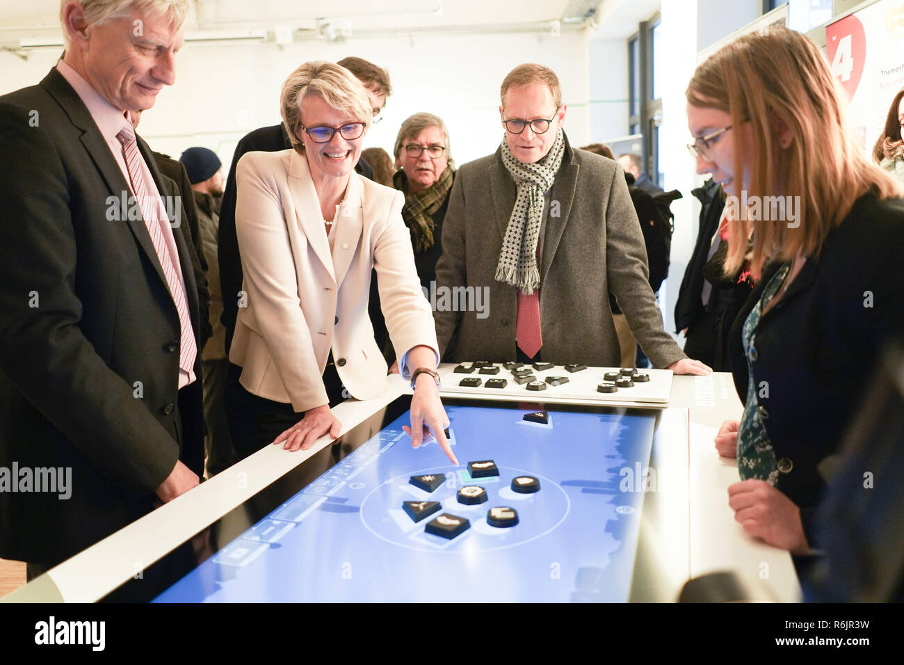 06 December 2018, Berlin: Anja Karliczek, Federal Minister of Education and Research, and Michael Müller (both SPD), Berlin's Governing Mayor, visit the EUREF Campus and stand at a 'Micro-Smart-Grid Demonstrator'. Projects from research and technology transfer in the fields of sustainable energy solutions and innovative mobility will be presented. Photo: Jörg Carstensen/dpa Stock Photo