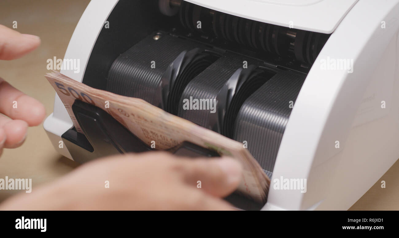 Cash counting machine calculate number of Hong Kong banknote Stock
