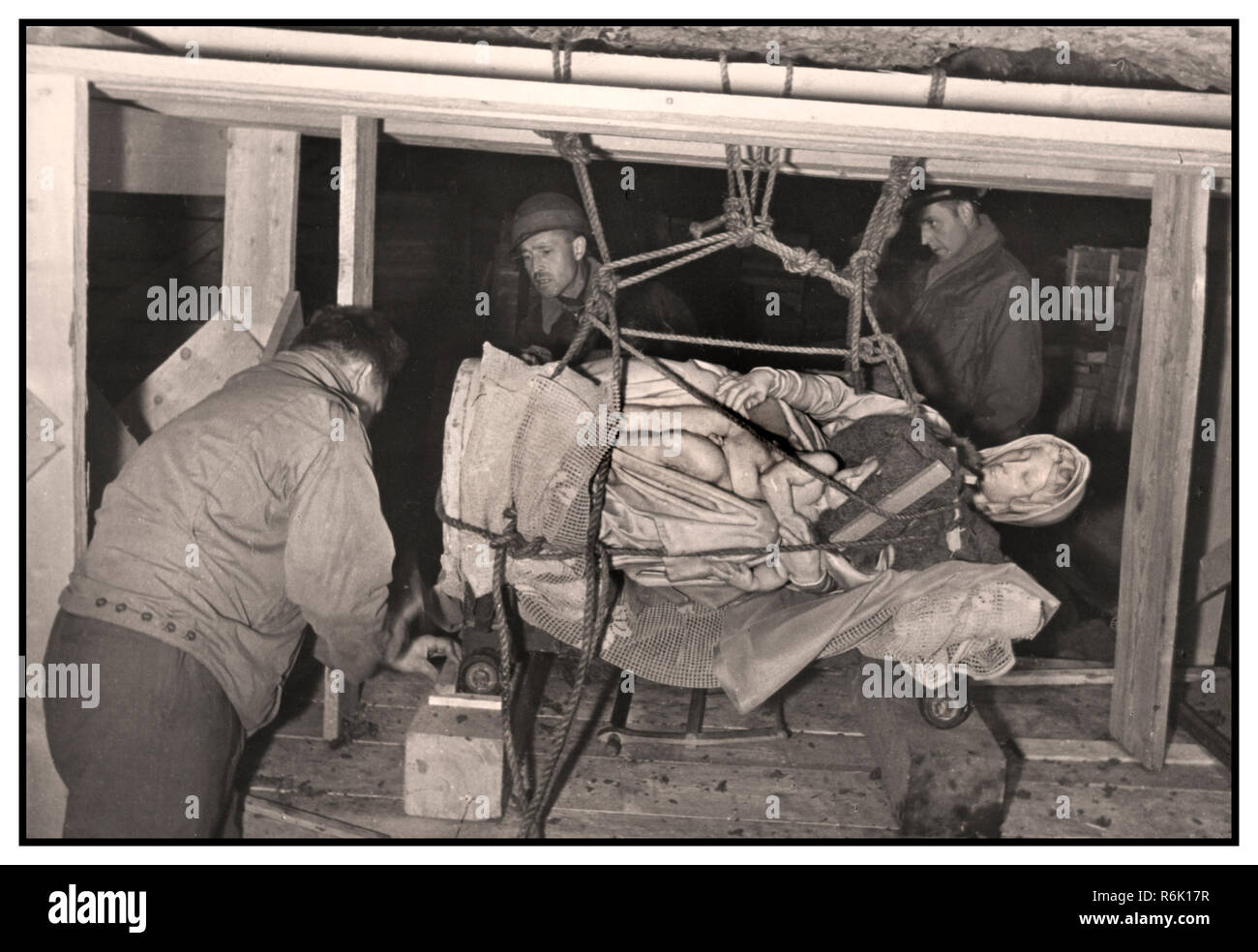 WW2 NAZI LOOT LOOTING ART SCULPTURE  Rescuing Michelangelo’s Madonna and Child, Altaussee, 1945. In 1944, during World War II, with the retreat of German soldiers, who smuggled the sculpture to Germany secreted in bedding in a Red Cross truck. It was discovered a year later by American GI’s in Altaussee Austria in a salt mine and returned. It now sits in the Church of Our Lady in Bruges, Belgium Stock Photo