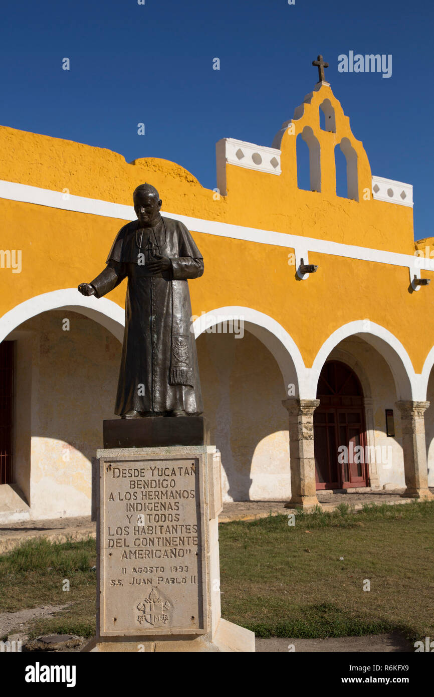 Statue of John Paul II, Convent of San Antonio de Padua, Completed 1561, Izamal, Yucatan, Mexico Stock Photo