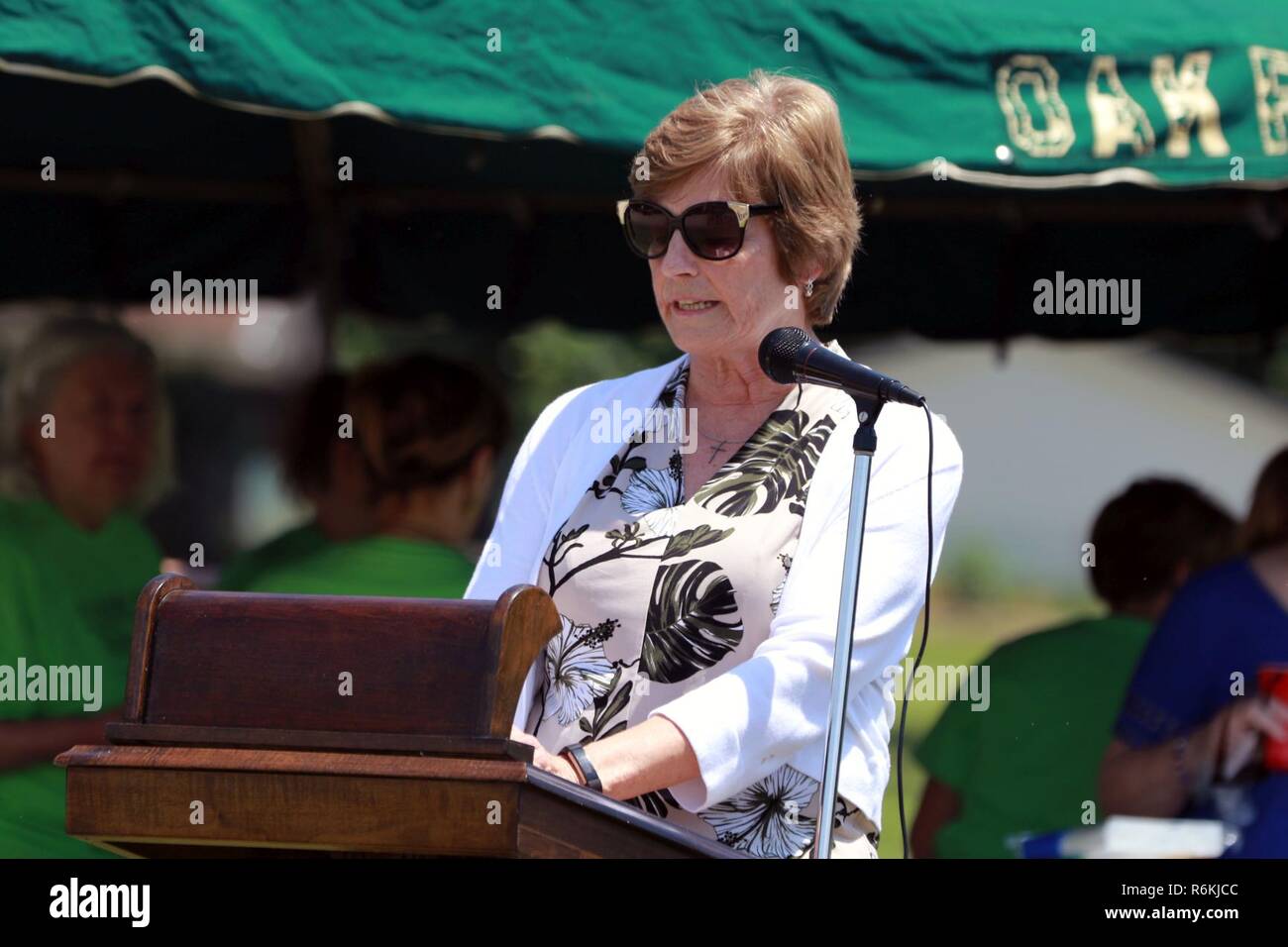 Bonnie Drew, the deputy mayor of Springfield, Illinois, introduces Maj