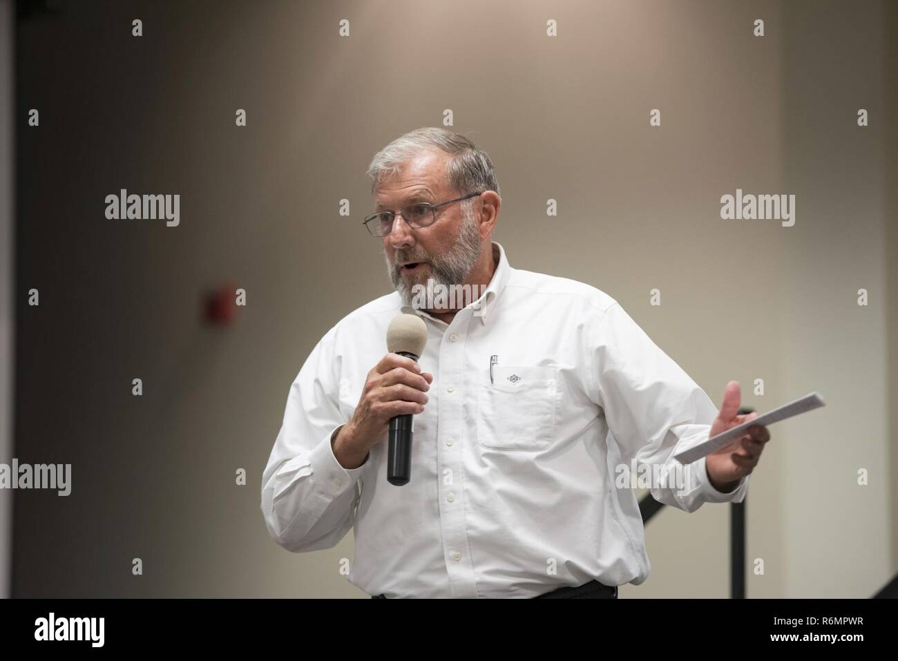 LEESBURG, Va. (May 25, 2017) Retired Master Chief Petty Officer of the ...