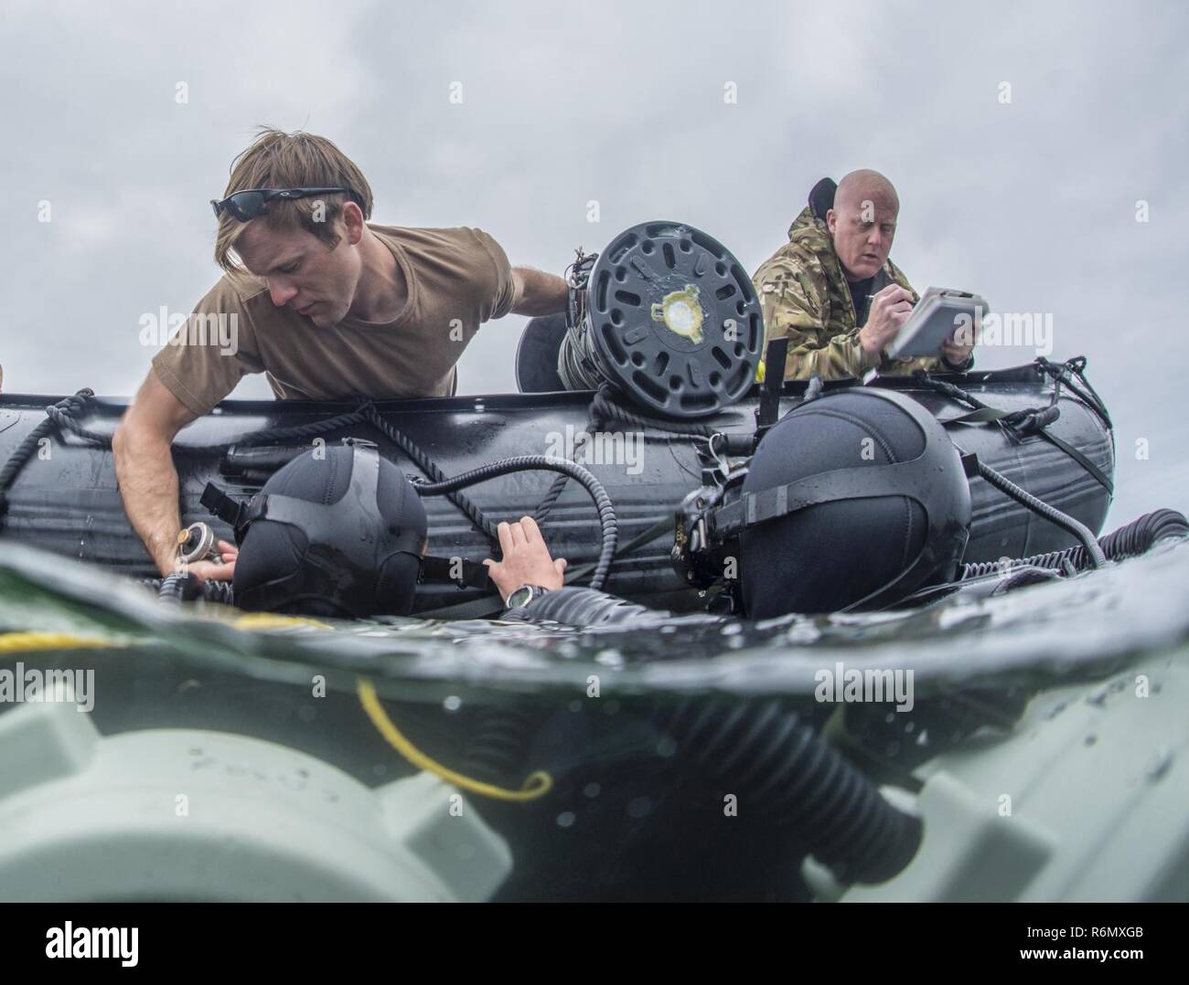 Mk 16 rebreather hi-res stock photography and images - Alamy