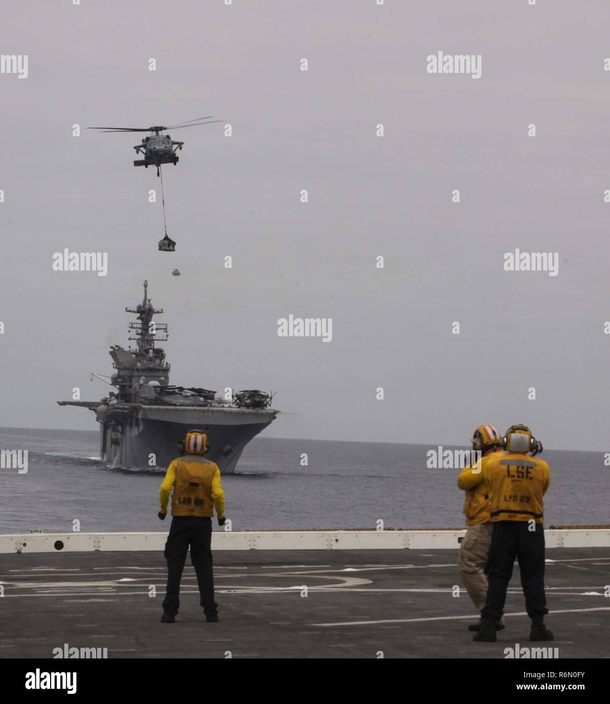 PACIFIC OCEAN – A MH-60 Seahawk carries supply pallets to USS San Diego ...