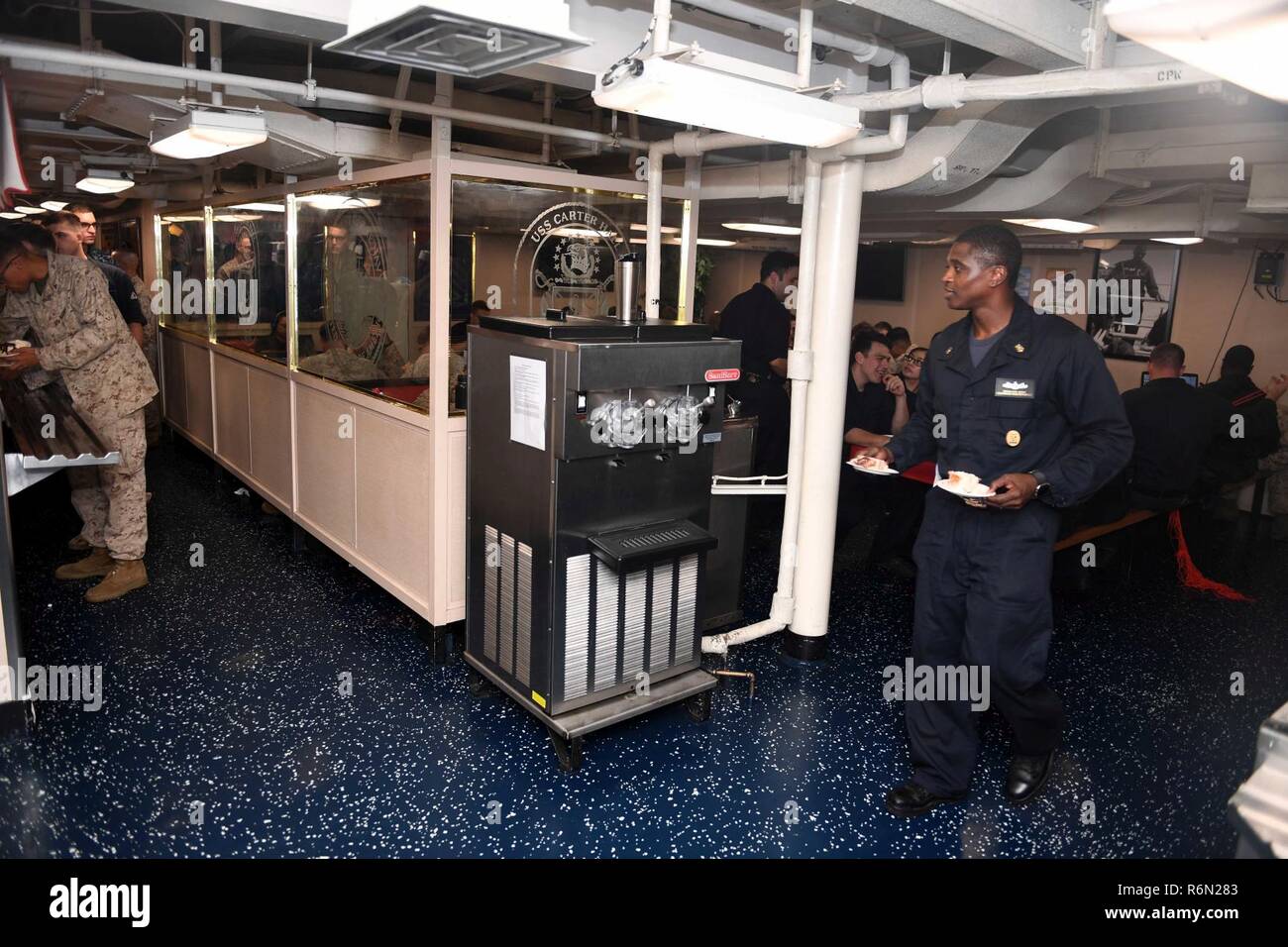 Mess hall activities hi-res stock photography and images - Alamy