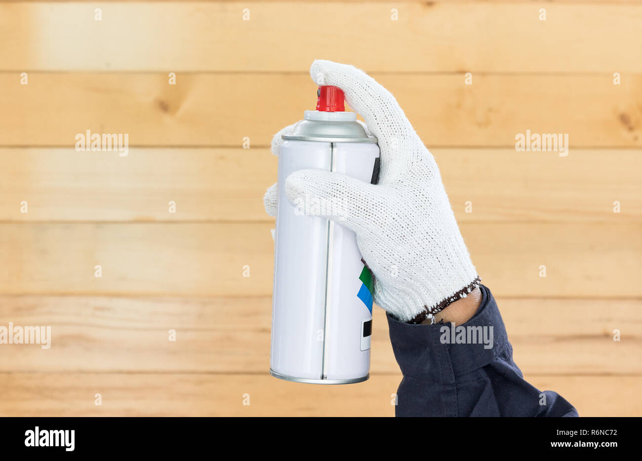Hand holding spray paint can Stock Photo - Alamy