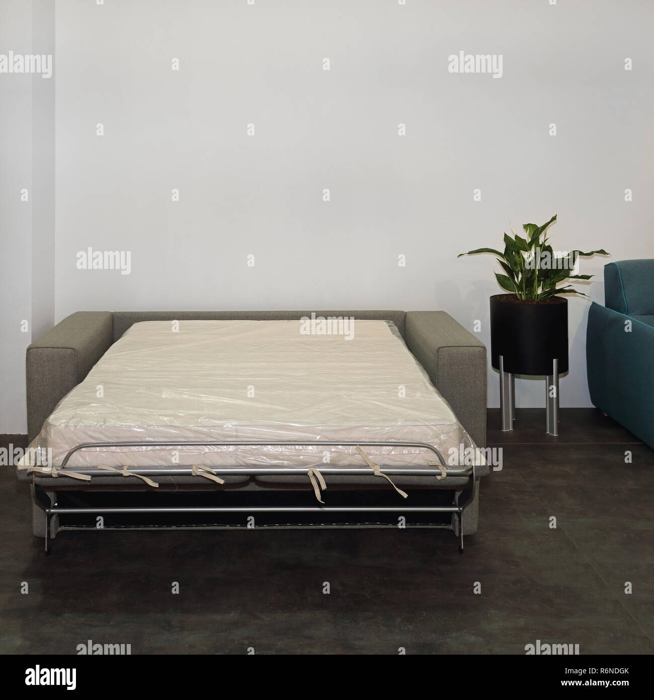 Open couch sofa bed hi-res stock photography and images - Alamy