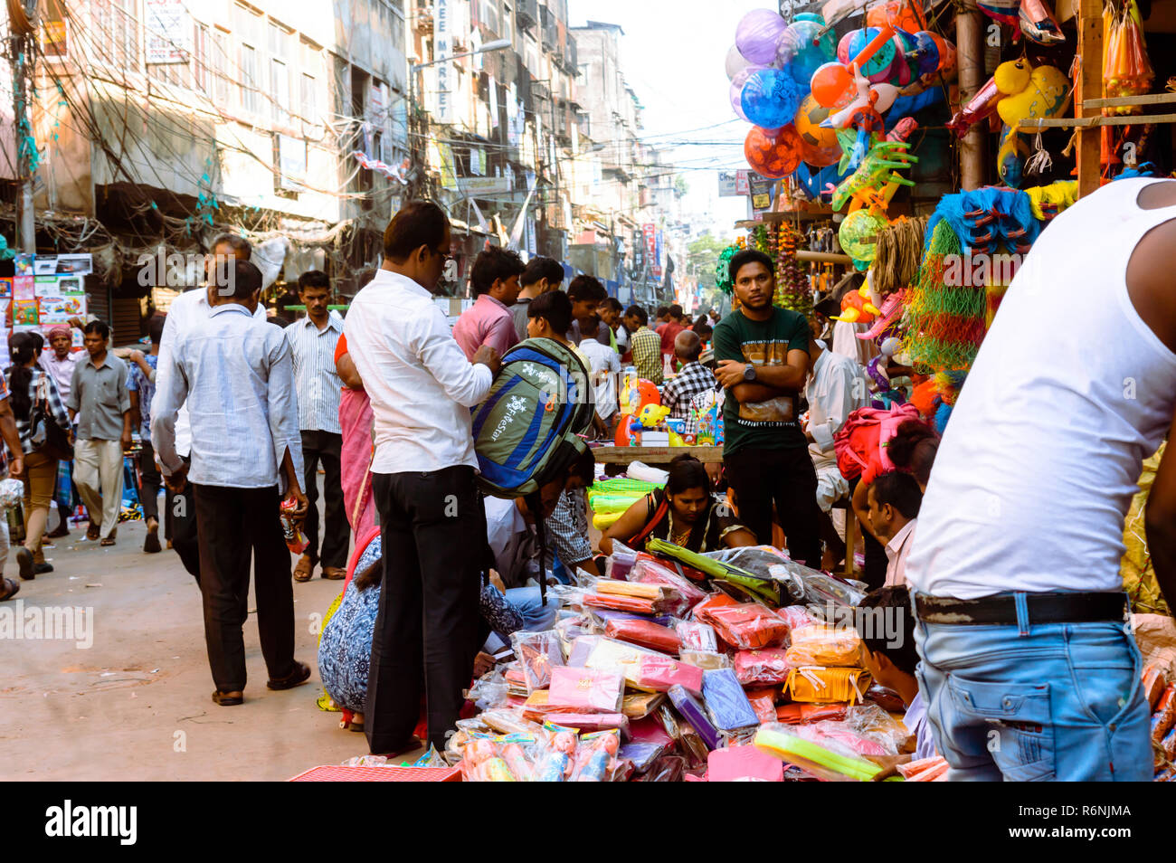 Burrabazar, Kolkata, India MAY, 2017: A seller is selling plastic items in  the street market. Burrabazar (Bara Bazaar) is a marketplace for polymers  Stock Photo - Alamy