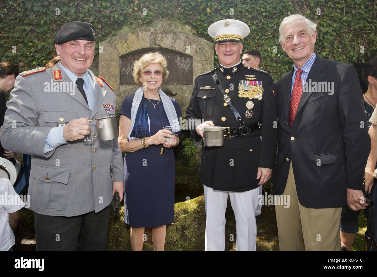 Devil dog fountain hires stock photography and images Alamy