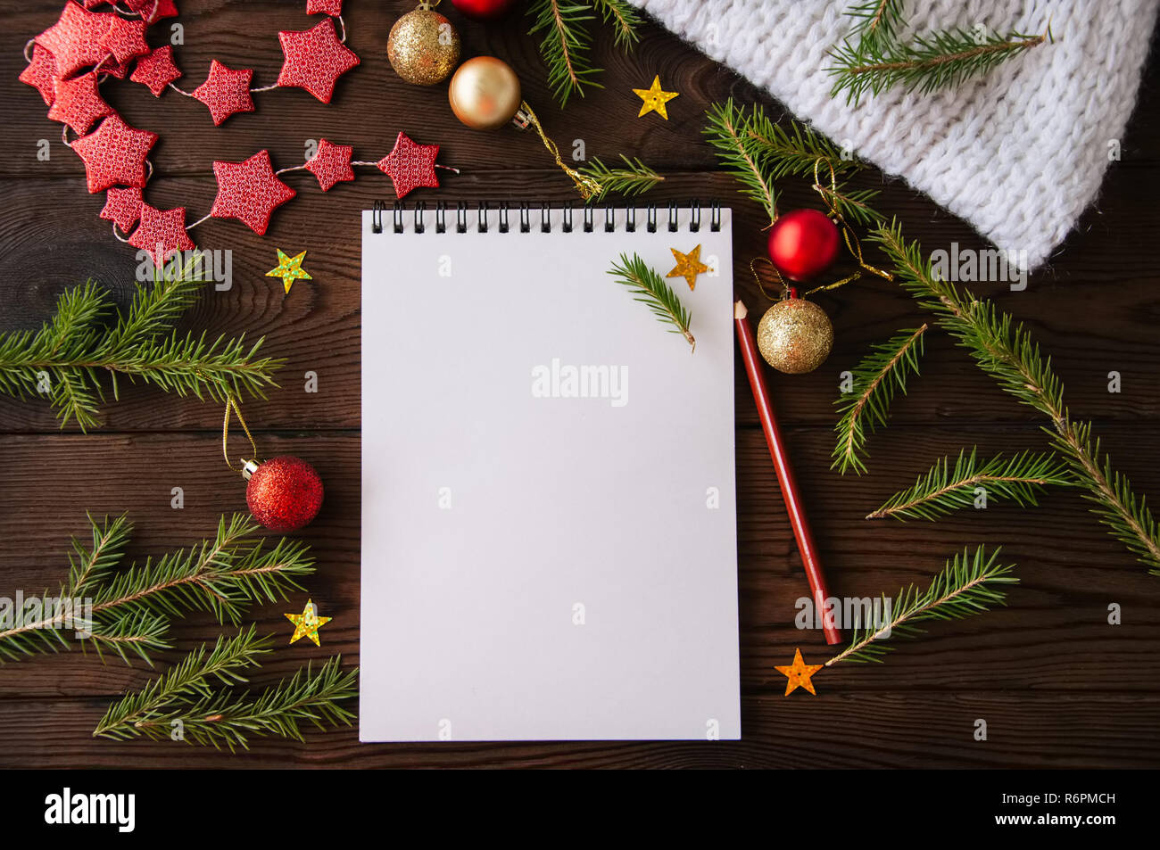 White empty notepad paper with christmas decoration on a wooden ...