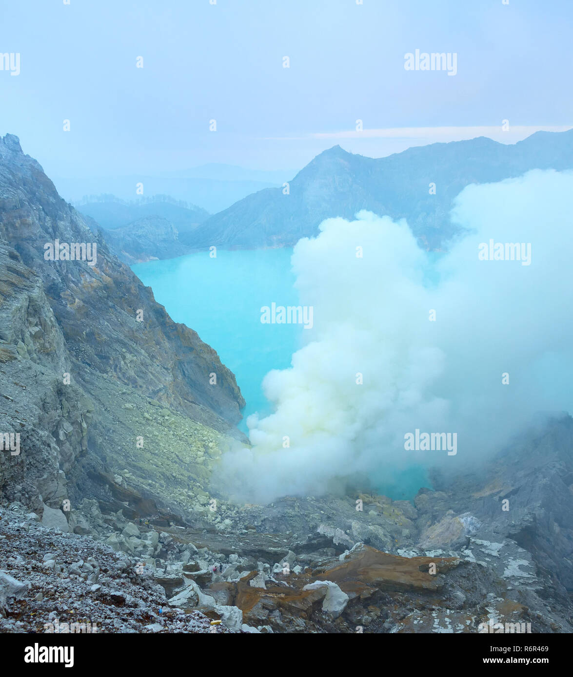 Smoking kawah ijen volcano hi-res stock photography and images - Alamy
