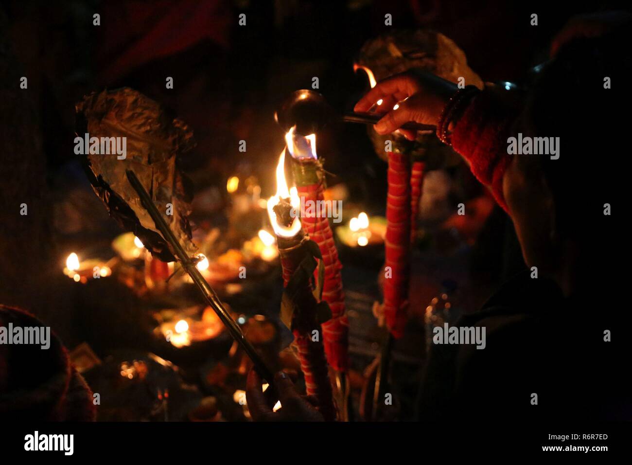 Kathmandu, Nepal. 05th Dec, 2018. Hindu devotees light oil lamps in ...