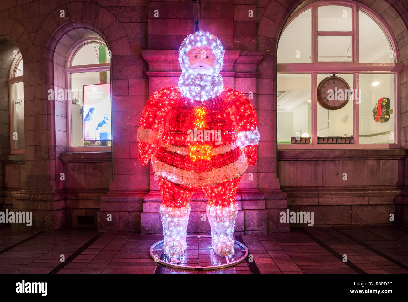 Cork City, Cork, Ireland. 05th December, 2018. A giant illumanated Santa Claus stands outside the General Post Office on Oliver Plunkett Street while  Stock Photo