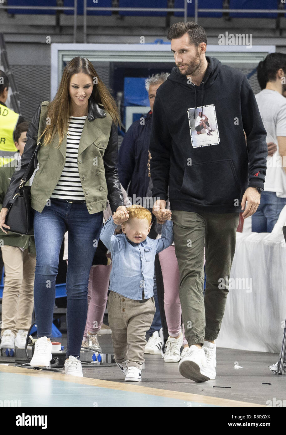 12 Rudy Fernandez And Helen Lindes Present Their Child To Media Stock  Photos, High-Res Pictures, and Images - Getty Images