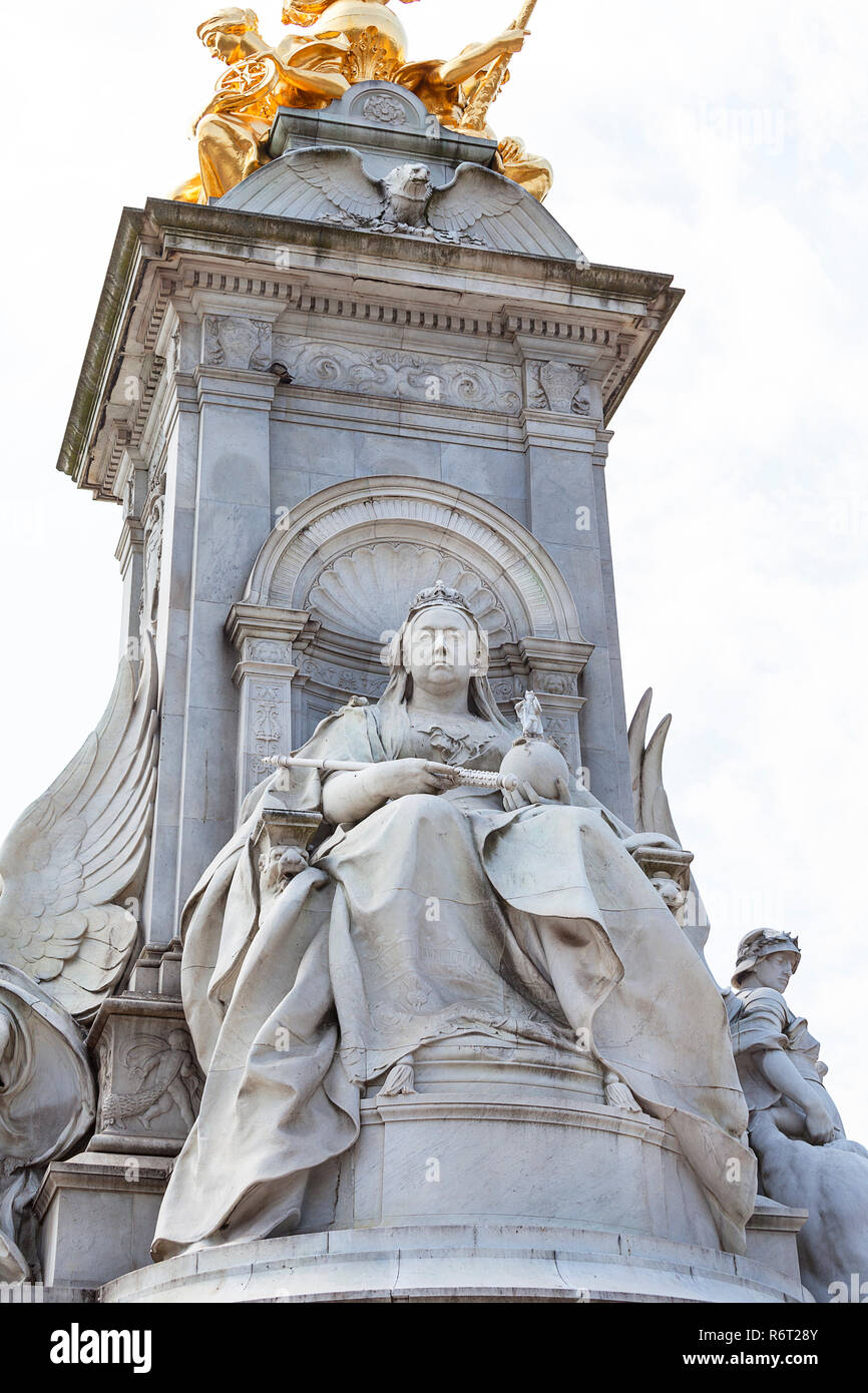 Statue of Queen Victoria, Queen Victoria Memorial in front of the Buckingham Palace, London