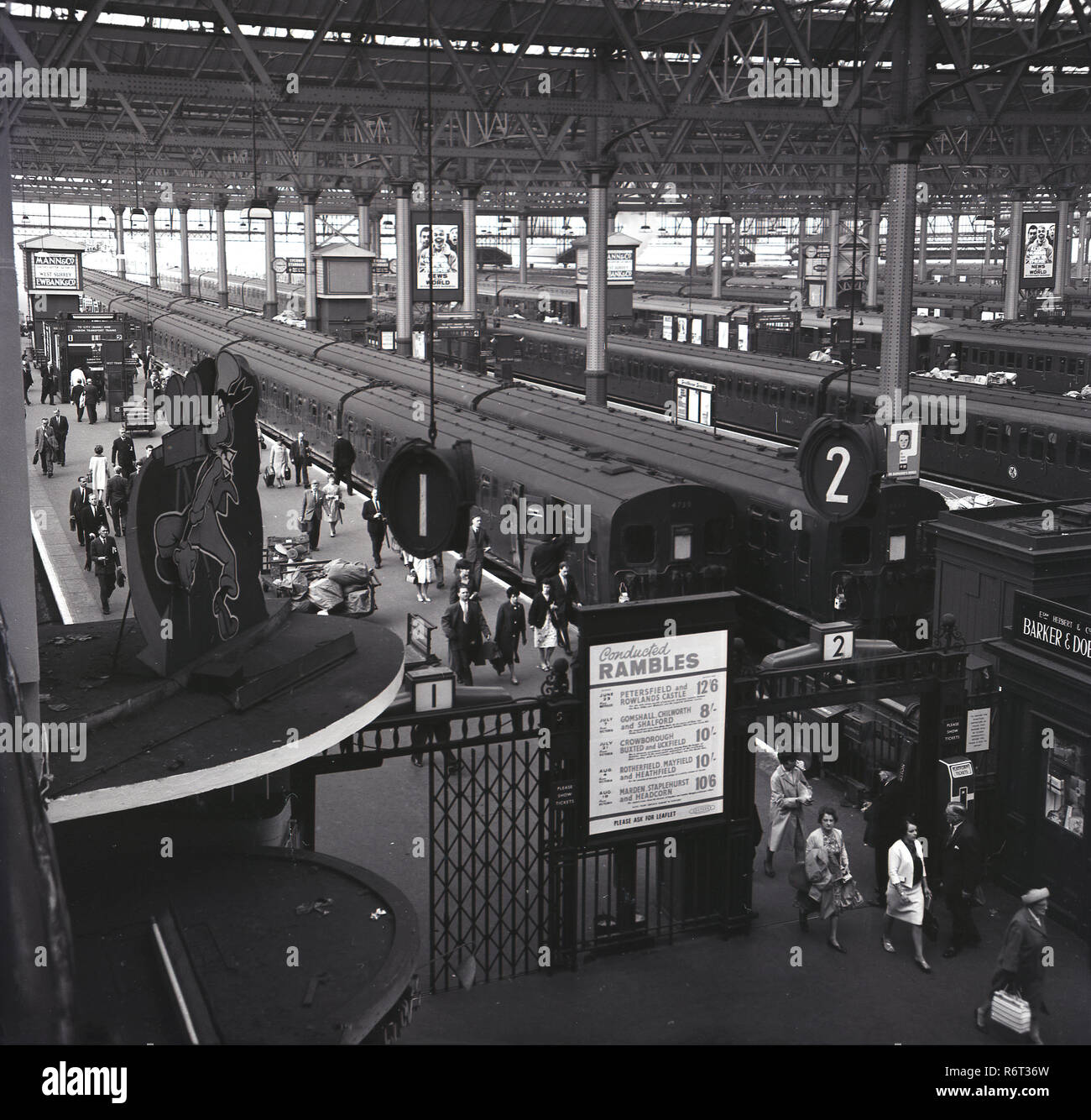 1950s, historical, rail commuters arriving at Waterloo railway station