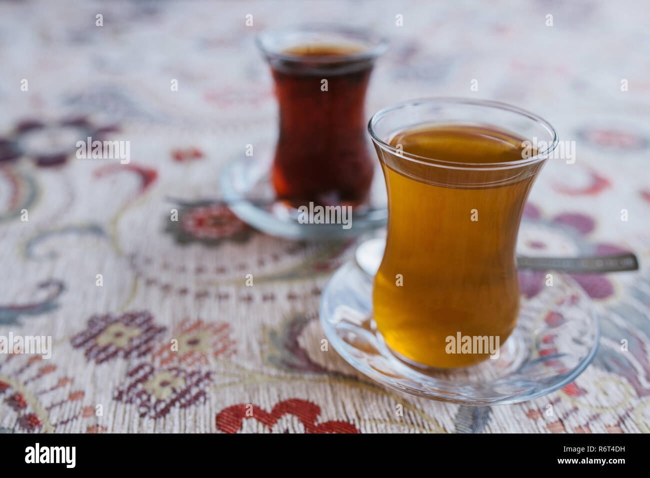 Traditional Turkish green tea and black tea Stock Photo Alamy