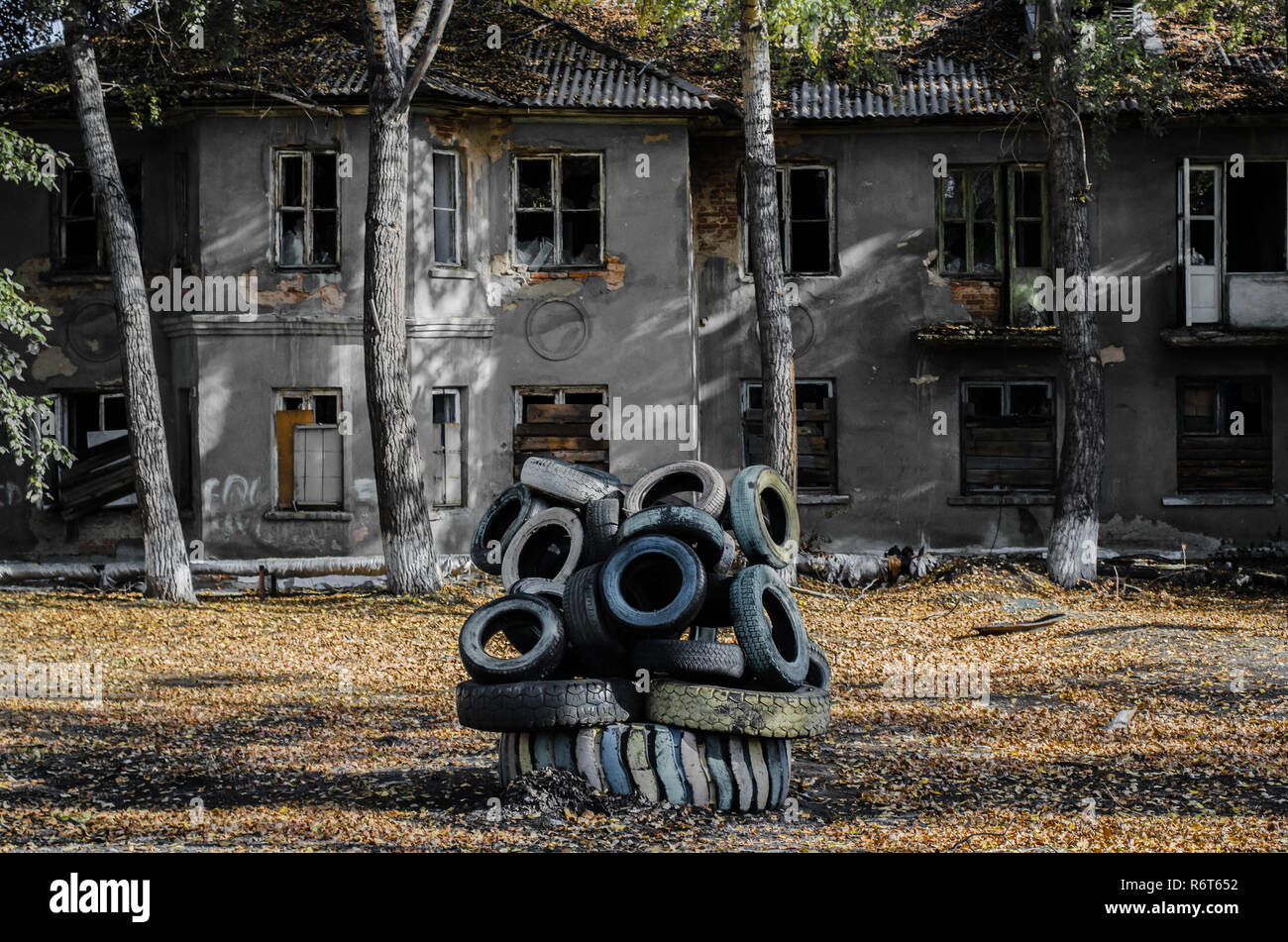 Dead city in Russia abandoned house yard Stock Photo