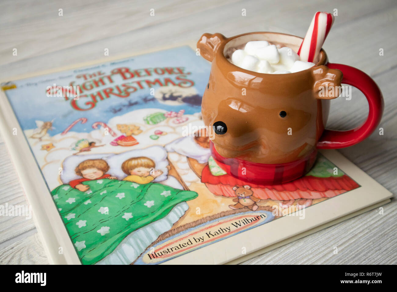 Hot Cocoa On Night Before Christmas Book Stock Photo Alamy hot-cocoa-on-night-before-christmas-book-stock-photo-alamy