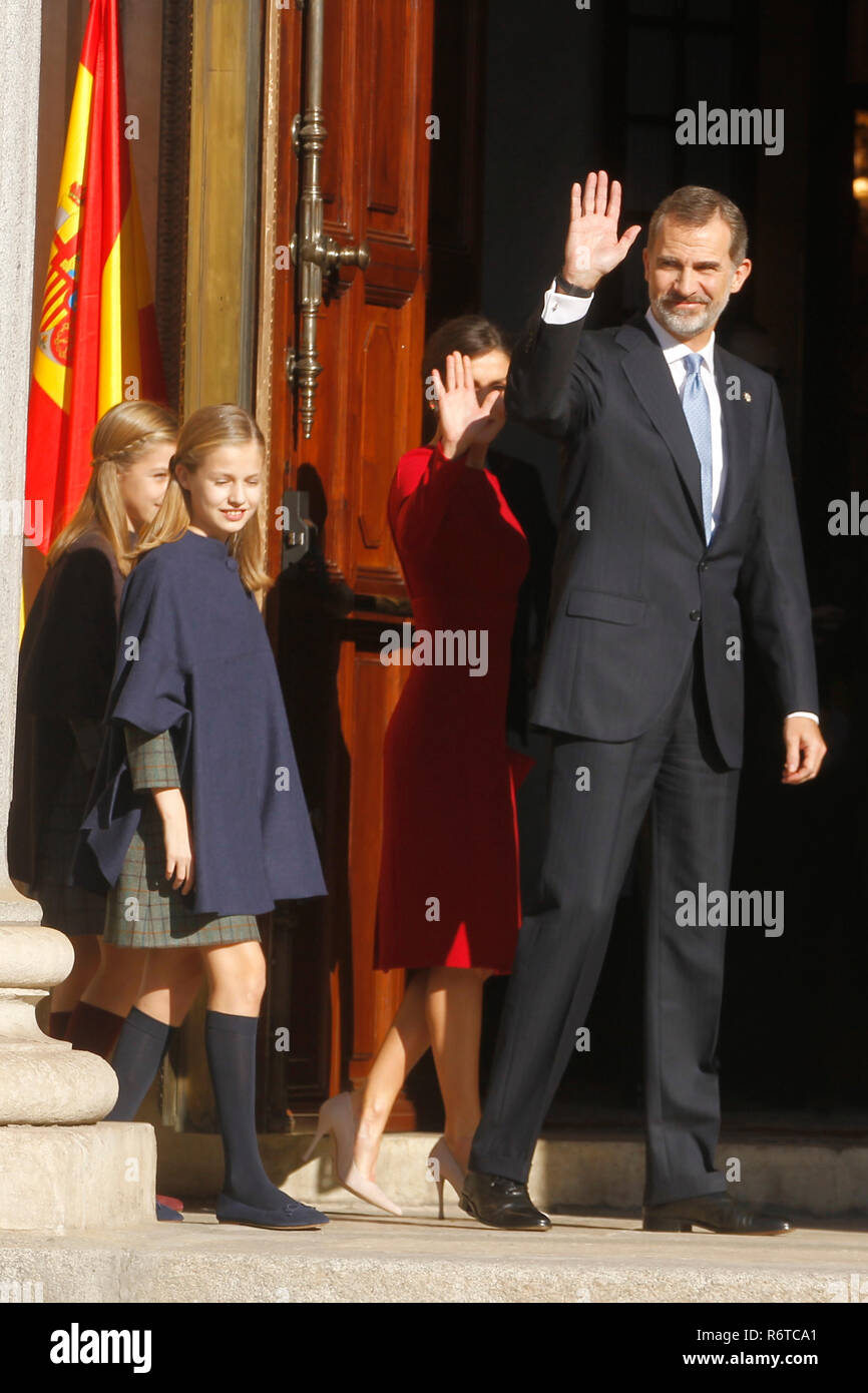 Queen Sofia of Spain, Princess Elena of Spain at the Congress