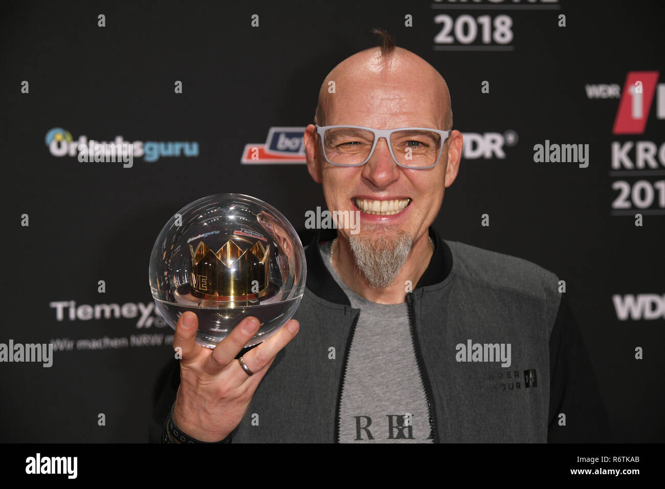 Bochum Germany 06th Dec 18 The Rapper Thomas D Of The Band Die Fantastischen Vier Is Happy About The Award In The Category Best Single After Receiving The 1live Crown In The Jahrhunderthalle