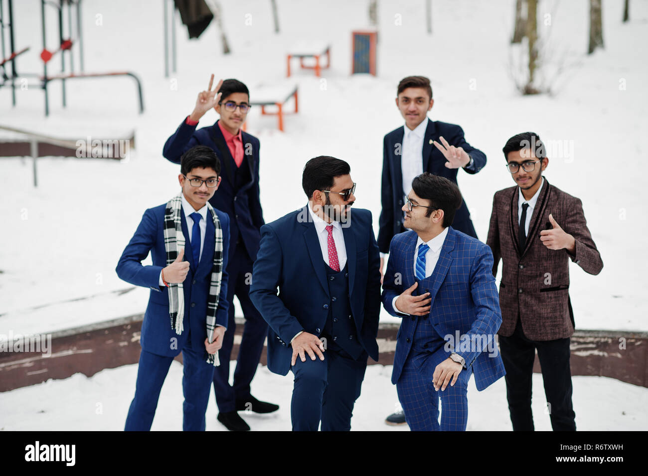 Posed group people suits hi-res stock photography and images - Alamy