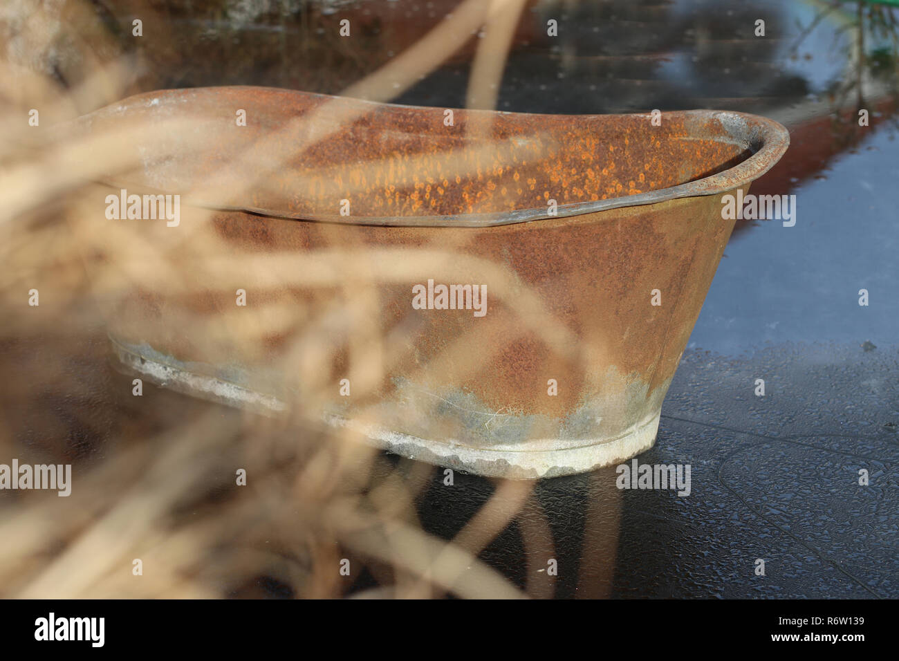 Zinc bath pond hi-res stock photography and images - Alamy