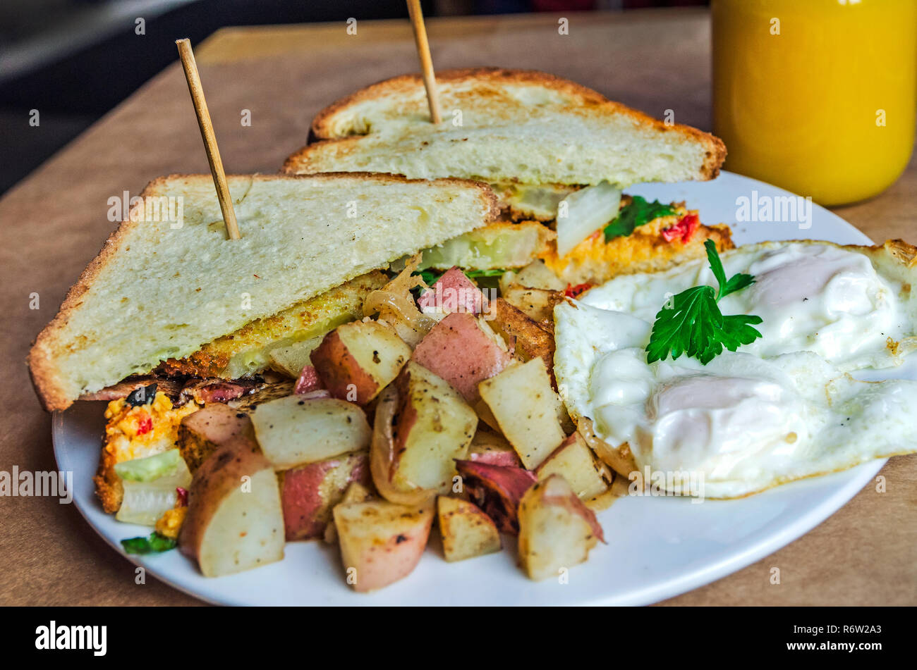 Sandwich with pimiento cheese, fried green tomatoes, bacon, and scallion aioli served with red potatoes at Sun in My Belly in Atlanta, Georgia. Stock Photo
