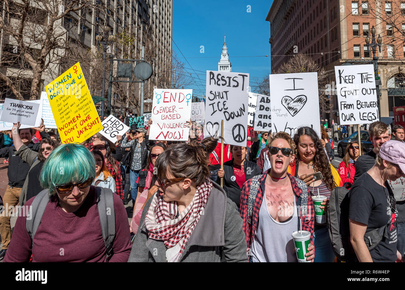 Crowd protesting women feminists hi-res stock photography and images ...
