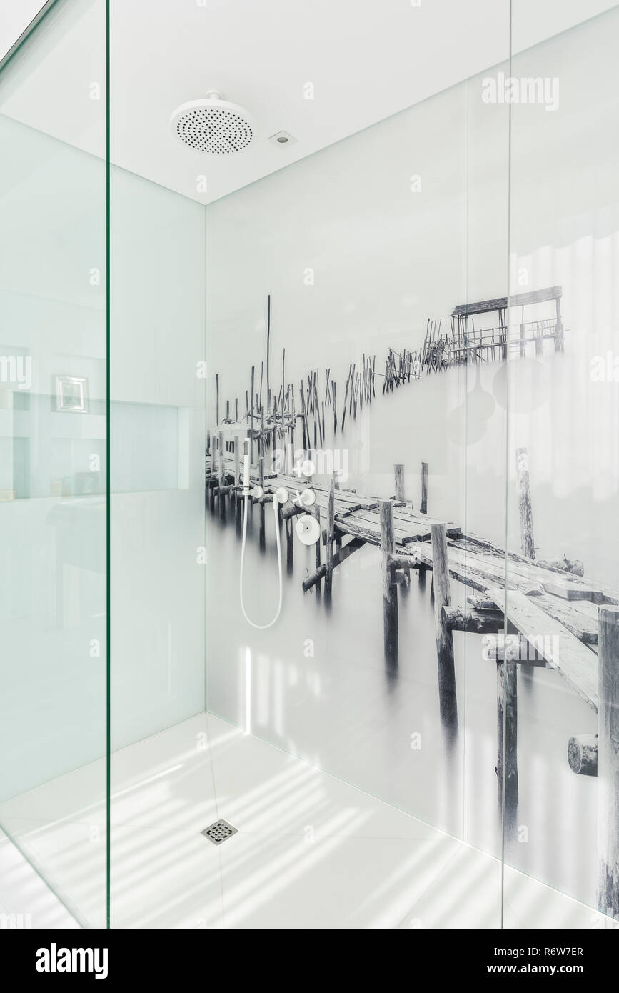 Boardwalk wall deco in walkin shower of new build villa, Quinta do