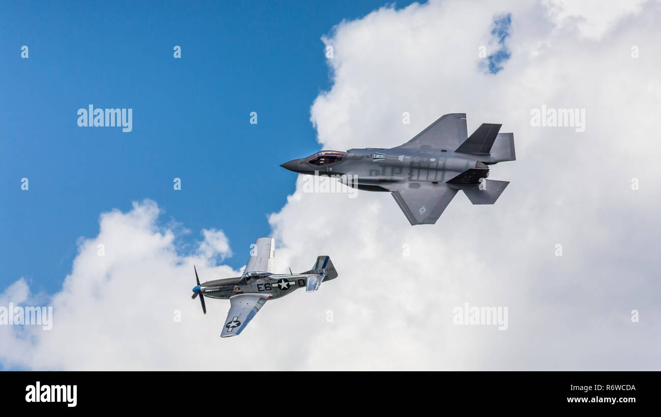 A Heritage Flight demonstration with a P-51 Mustang and  the F-35A fighter jet at the 2017 Airshow in Duluth, Minnesota, USA. Stock Photo