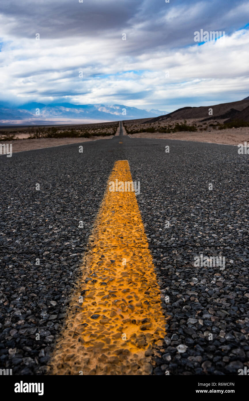Beautiful road through death hi-res stock photography and images - Alamy