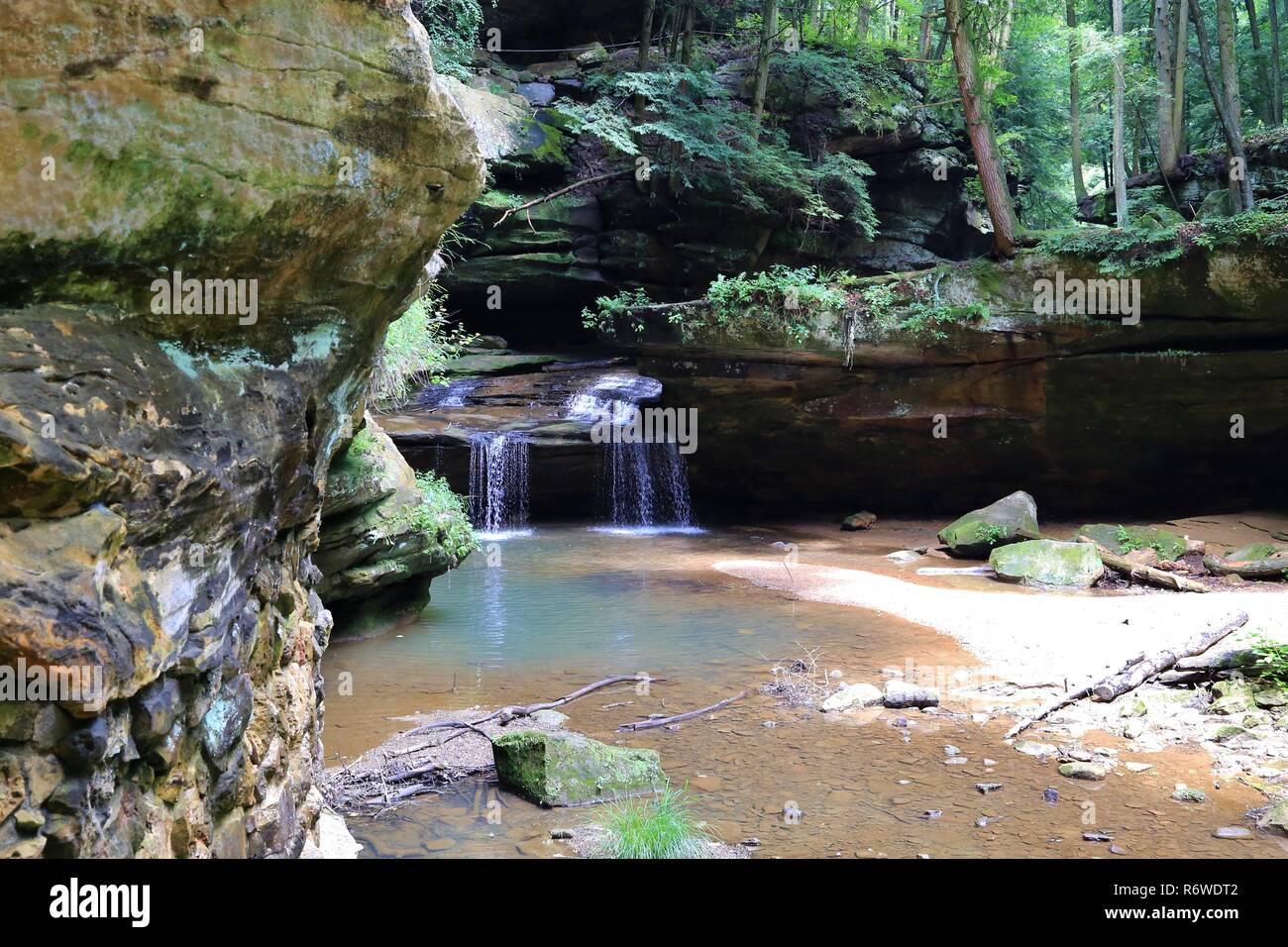 Old mans cave waterfall hi-res stock photography and images - Alamy