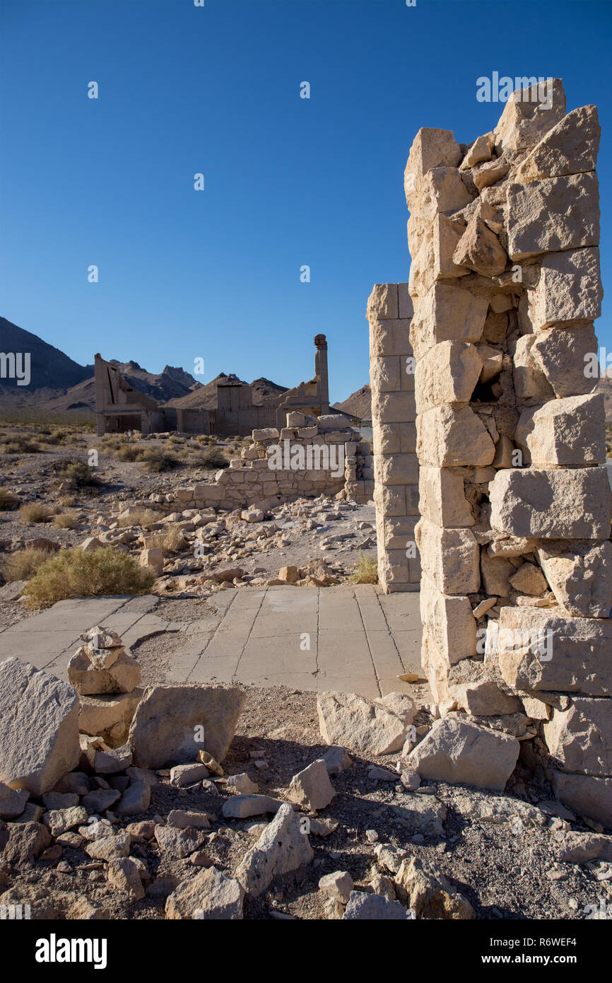 Rhyolite is a ghost town in Nye County, in the U.S. state of Nevada. It is in the Bullfrog Hills, about 120 miles northwest of Las Vegas, near the eas Stock Photo