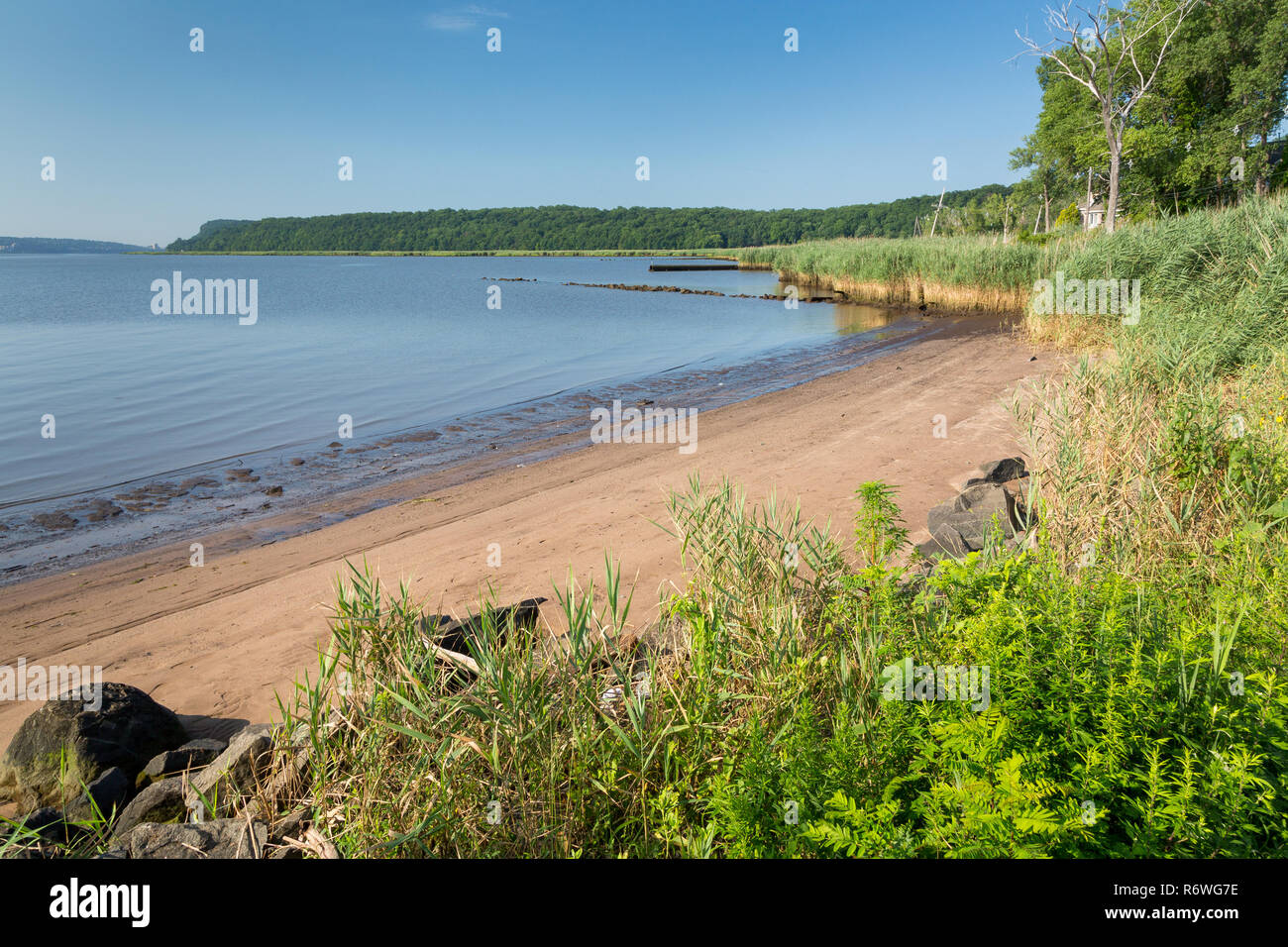 Lowtide along the edges of the Piermont Marsh revealing a sandy beach