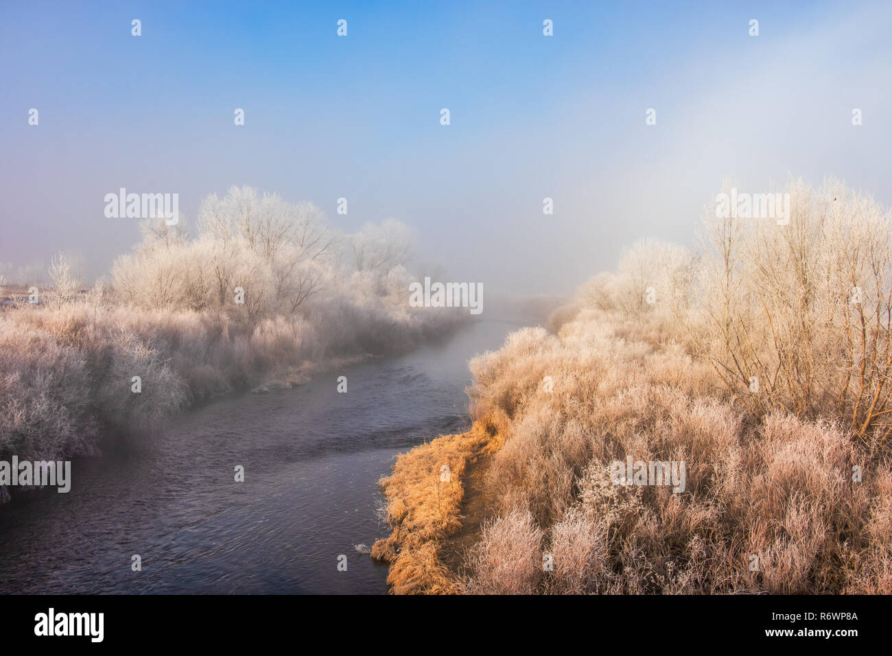 Fog ice creek hi-res stock photography and images - Alamy