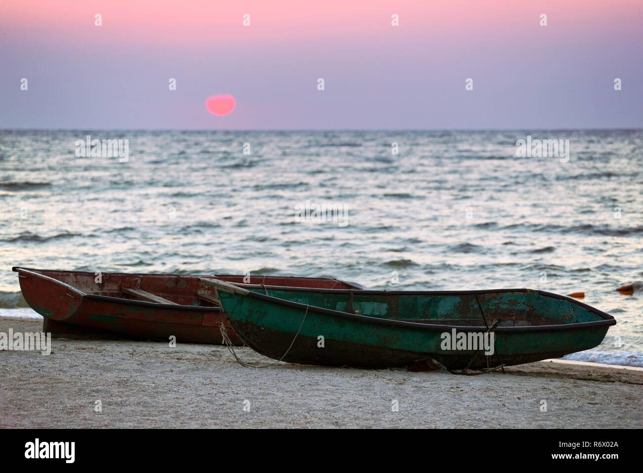 Two power boats in water hi-res stock photography and images - Alamy