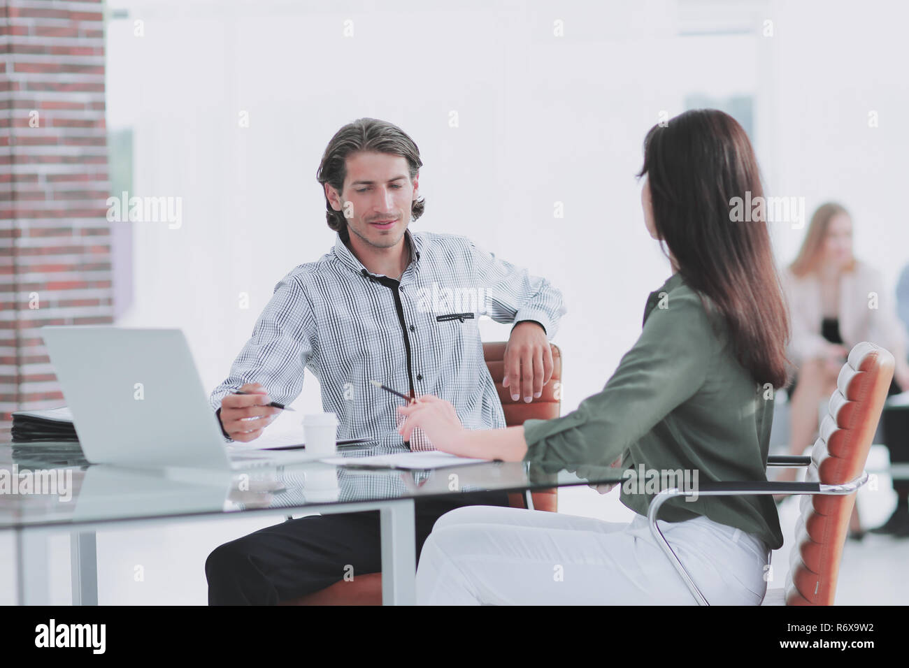 Bank manager and client hi-res stock photography and images - Alamy