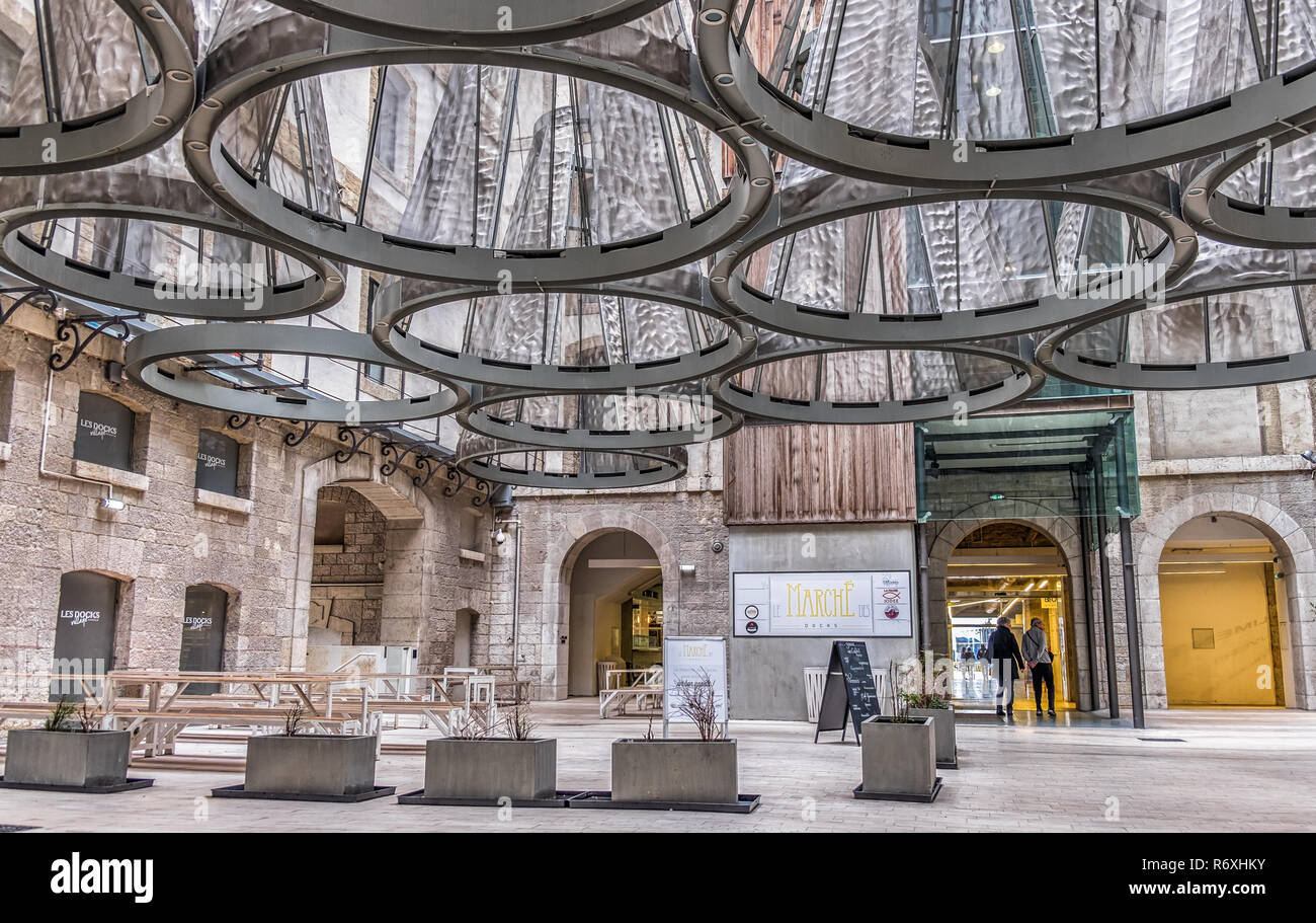 Village shopping mall hi-res stock photography and images - Alamy