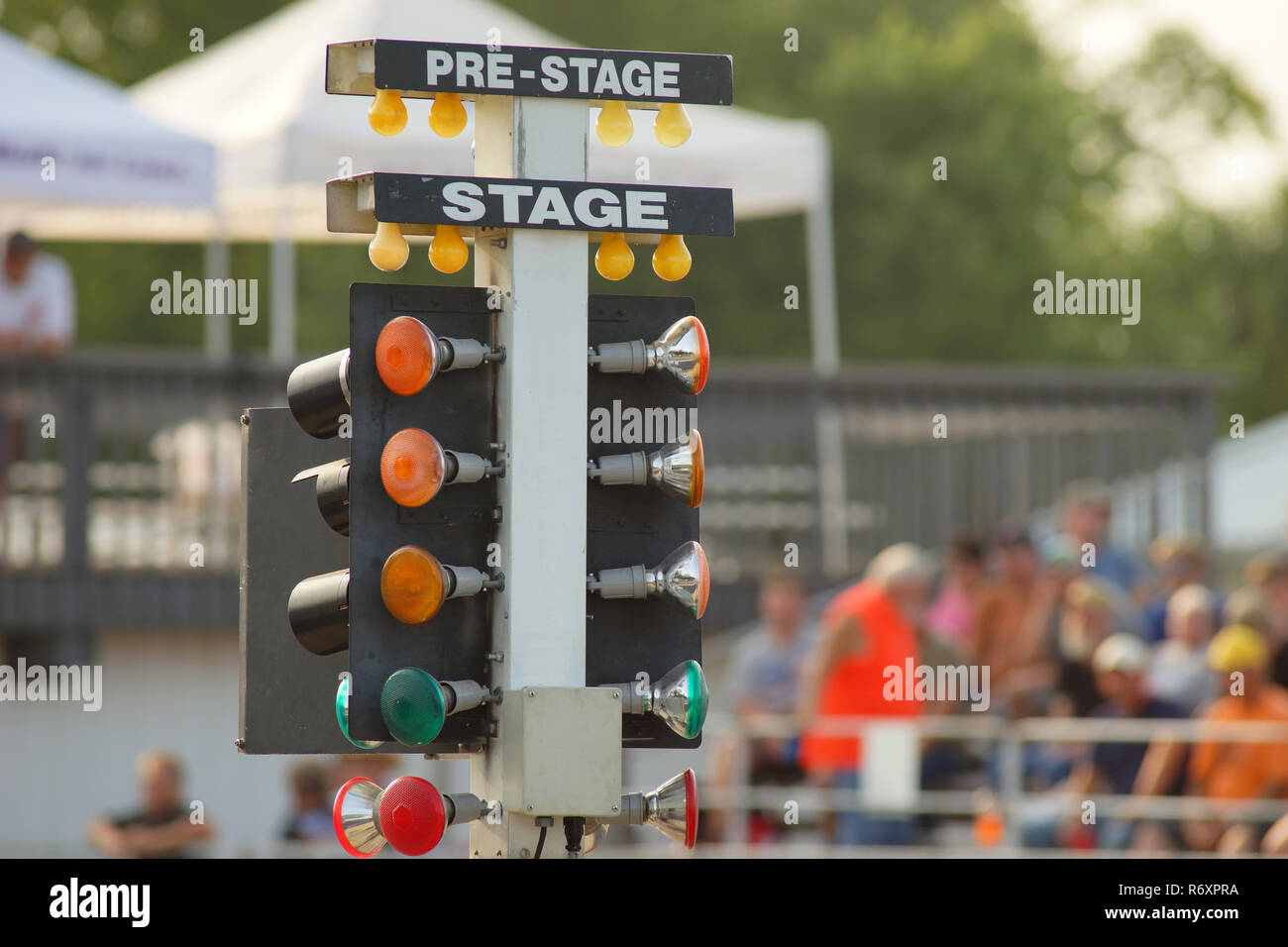 Red Green And Yellow Lights Go Down The Tree To Indicate The Start Of The Race Stock Photo Alamy