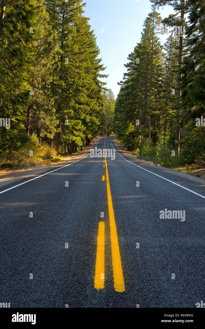 Middle of the Highway in Oregon Stock Photo - Alamy