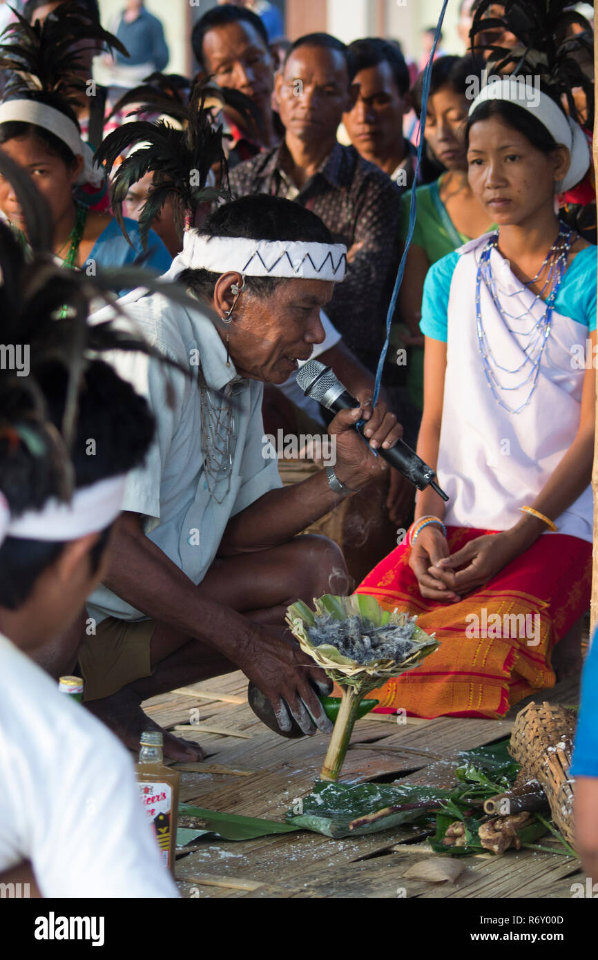 Animist ritual hi-res stock photography and images - Alamy