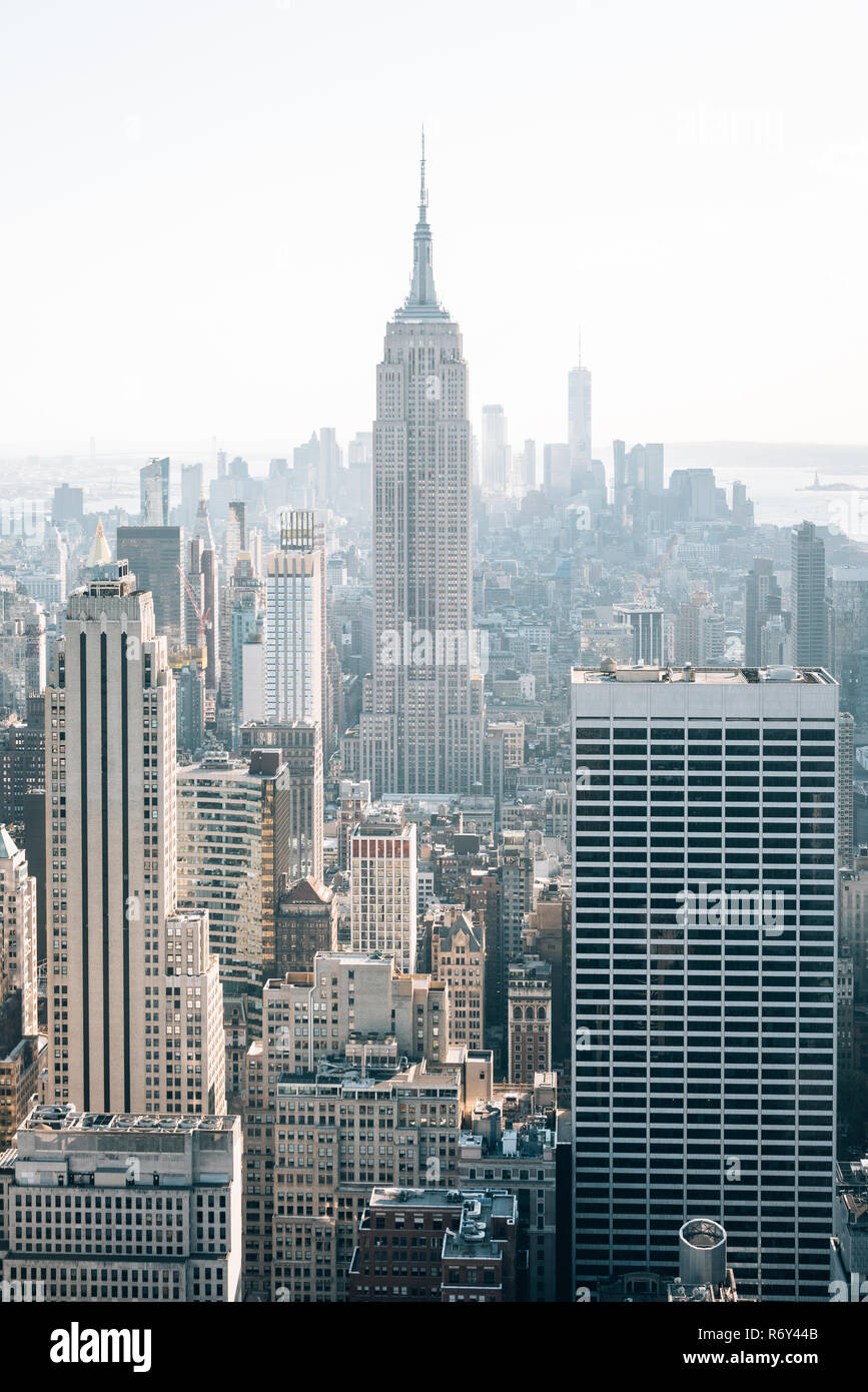 Empire state building new york city skyline hi-res stock photography ...