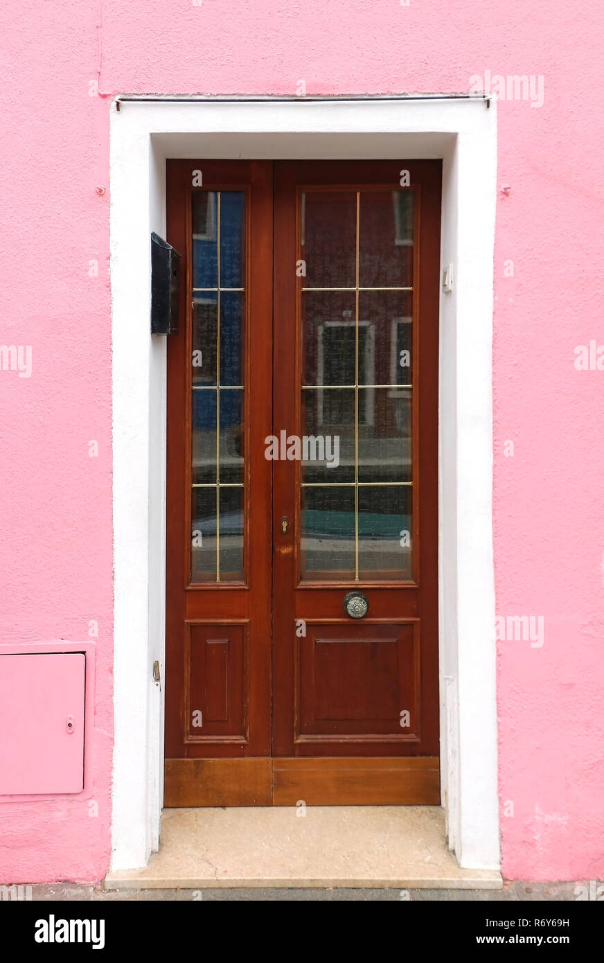 Pink facade retro entrance door Stock Photo - Alamy