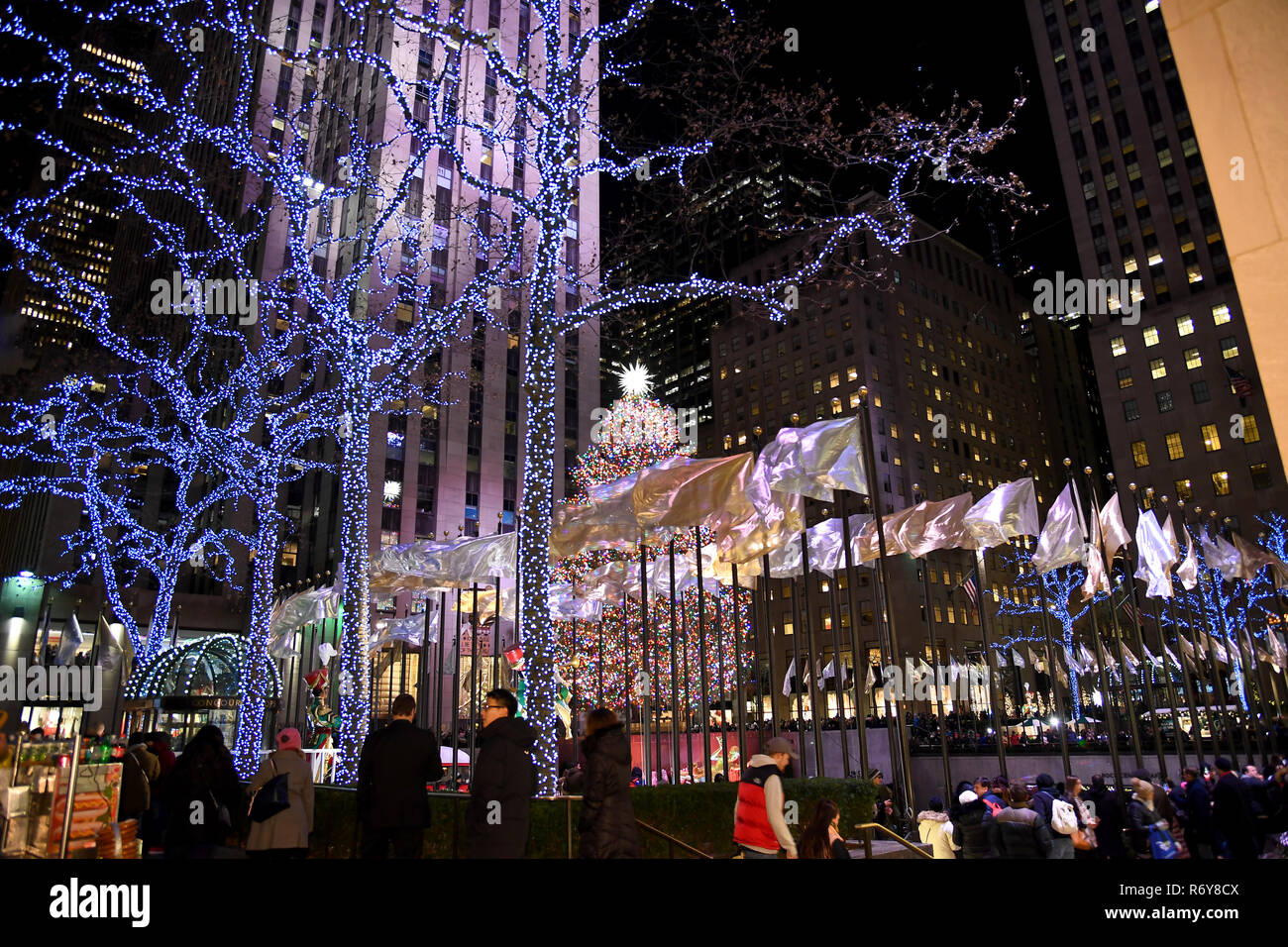 Rockefeller christmas store tree 2018