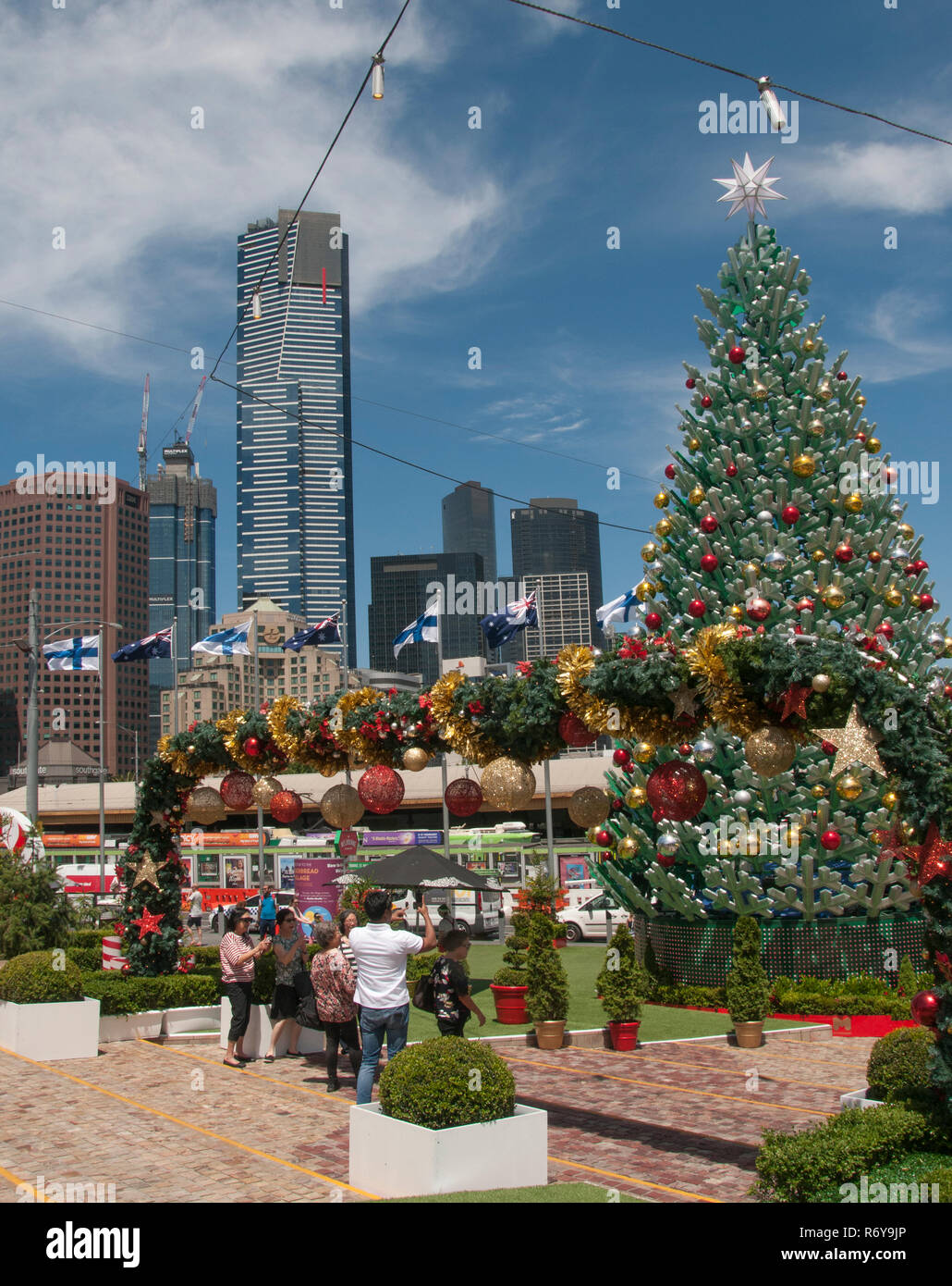 Christmas festivities at Federation Square, with Eureka Tower dominating the Southgate skyline beyond. Melbourne, Australia, December 2018 Stock Photo