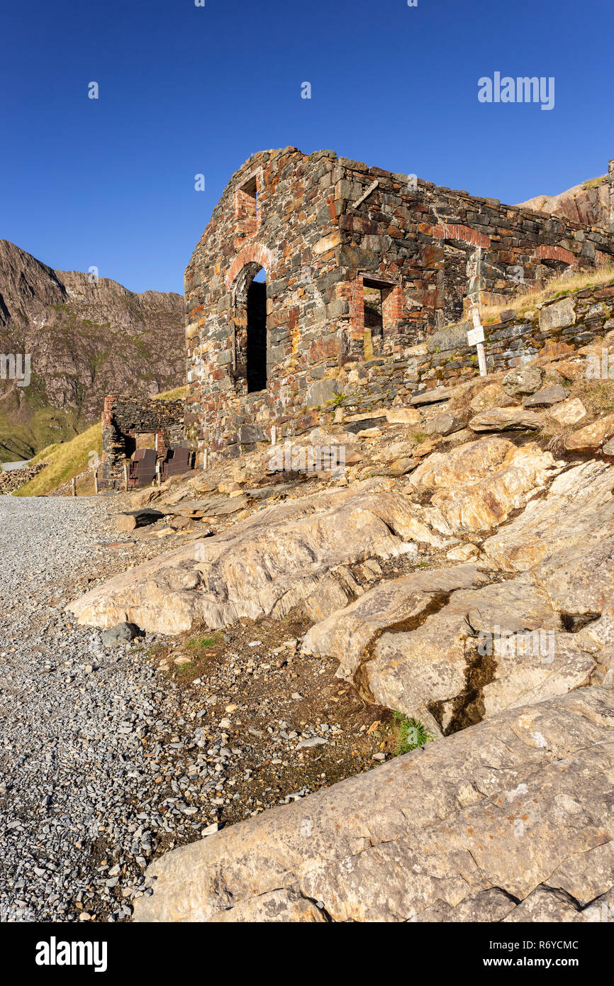 Abandoned mine buildings at Llyn Llydaw, Snowdonia, North Wales Stock Photo