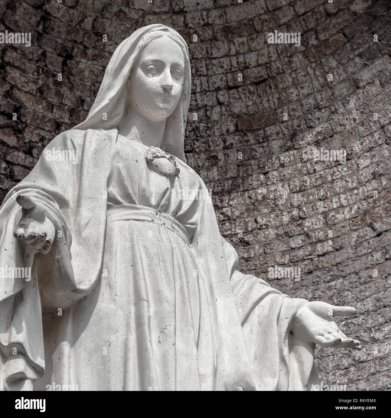 Sculpture of Mother Mary Stock Photo - Alamy