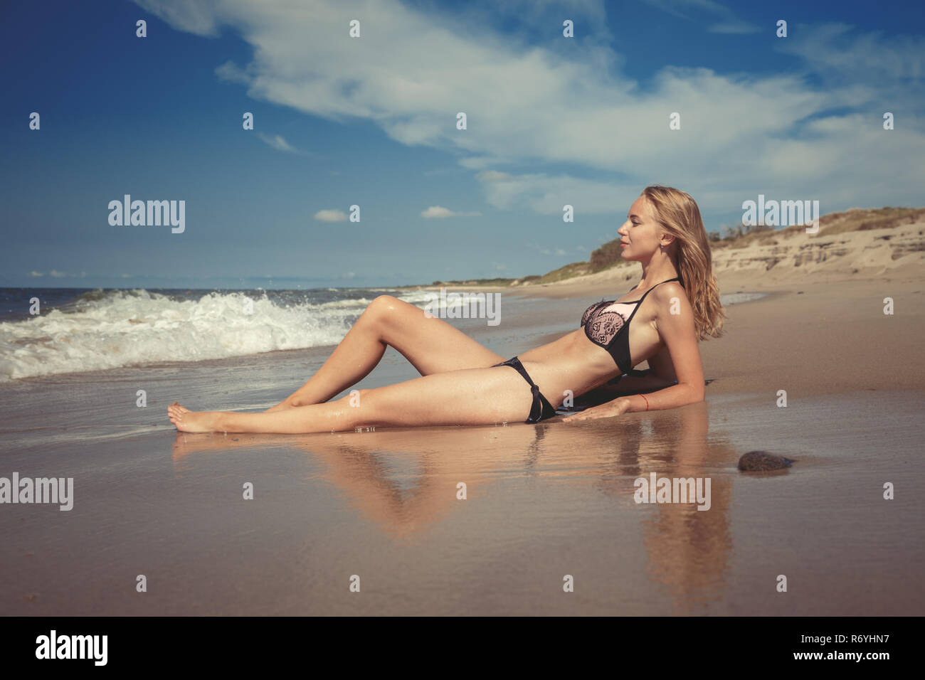 Beautiful blonde girl in bikini hi-res stock photography and images - Page  3 - Alamy