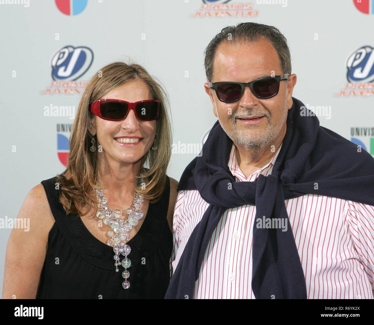 Raul De Molina and wife arrive for the 2009 Premios Juventud Awards at